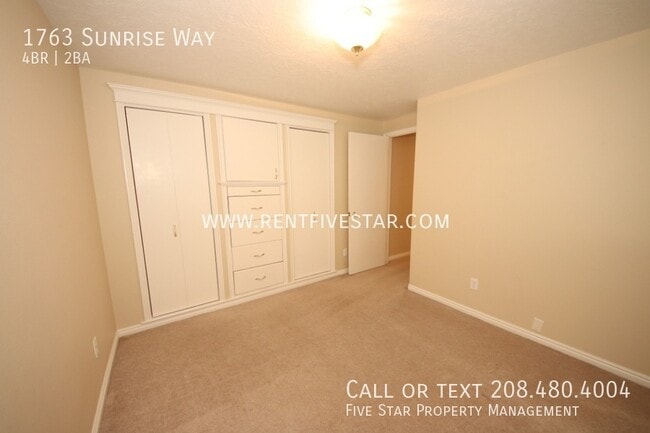 Building Photo - 1763 Sunrise Way