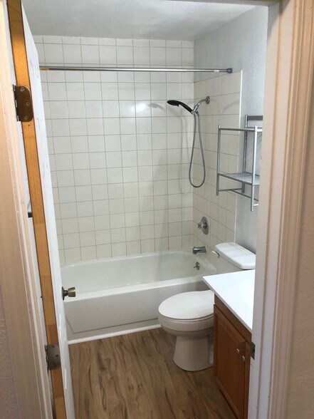 Building Photo - 1730 N Golden Hills Dr