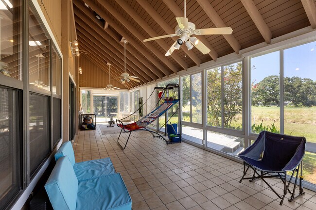 Building Photo - 1151 Ceylon Ct