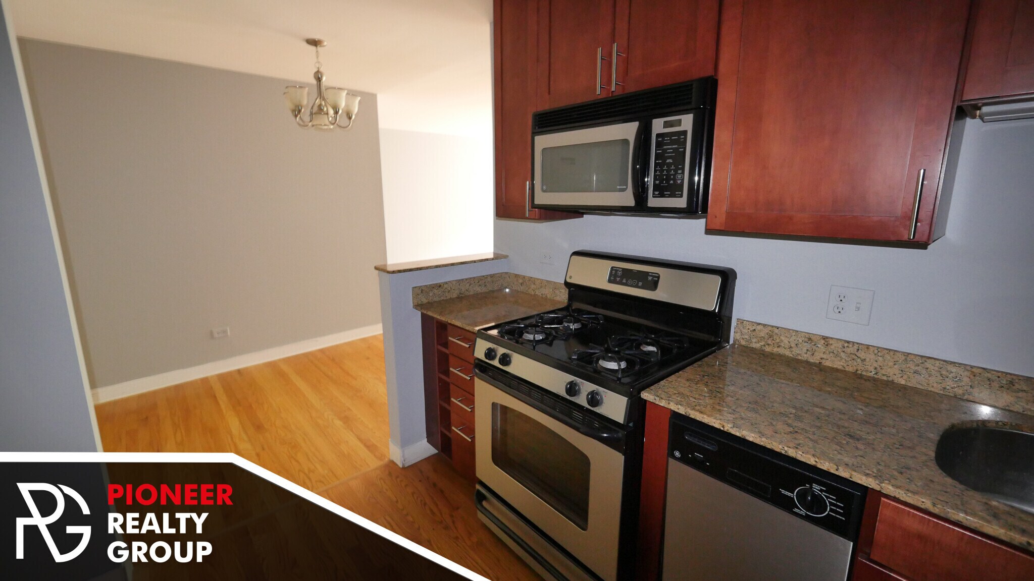 Building Photo - 625 W Wrightwood Ave