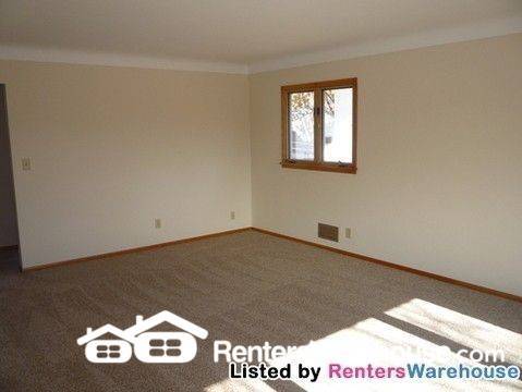 Building Photo - 931 Scheffer Ave