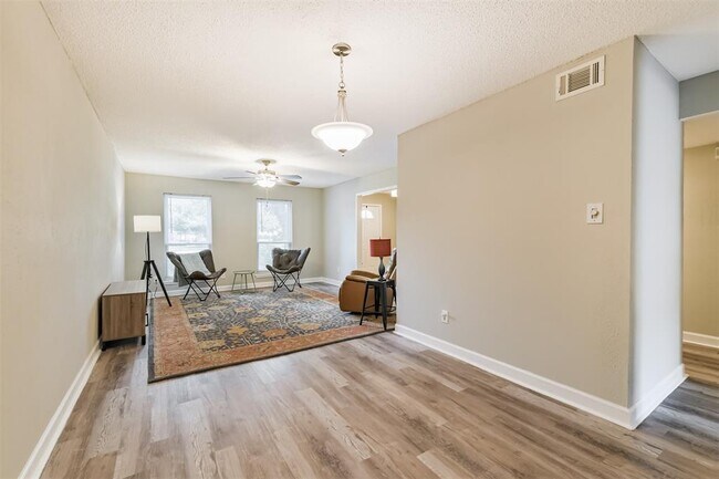 Building Photo - 1352 Country Pl Dr