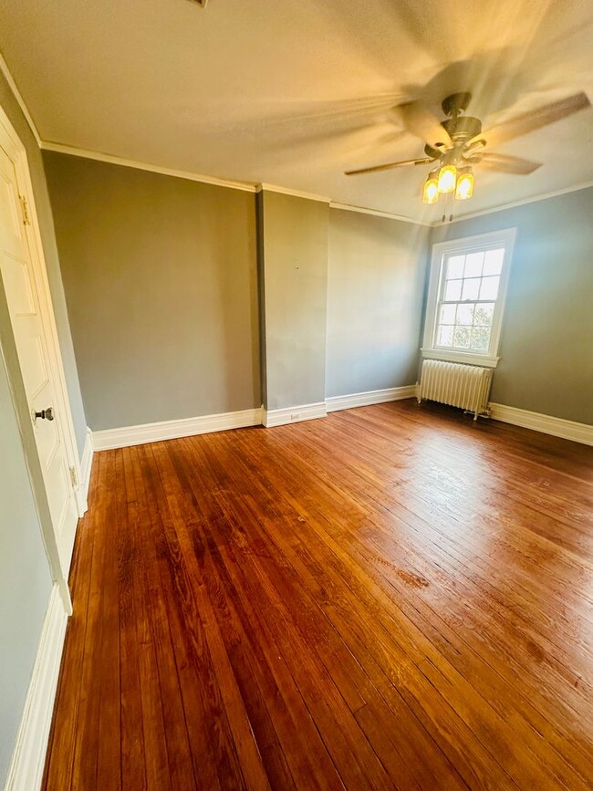 Building Photo - Charming 3bdrm/1.5bth Home Conveniently Located in Richmond's Carytown Area w/Private Balcony!!