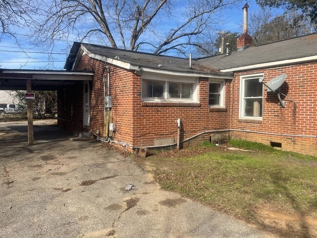 Building Photo - 330 E Roosevelt Dr