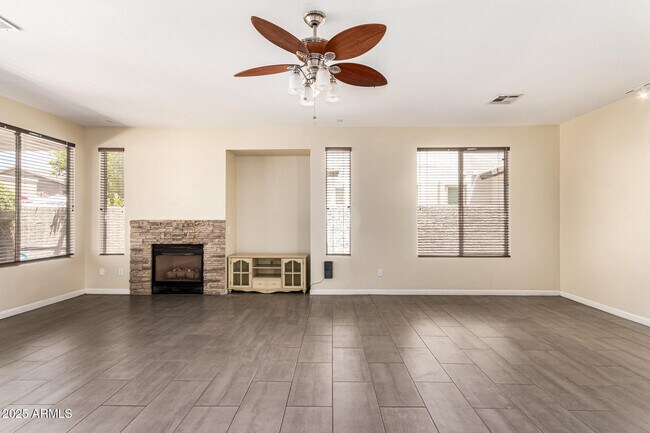 Building Photo - 6804 W Lone Cactus Dr