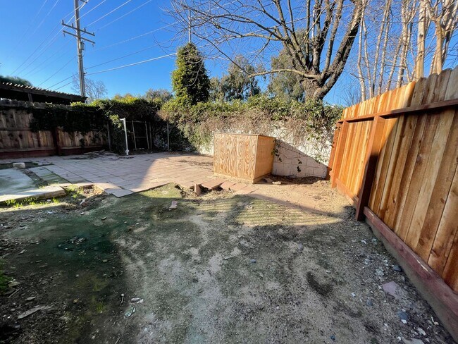 Building Photo - 581 Ledwith Ct