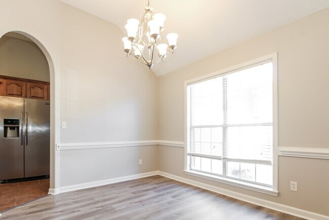 Building Photo - 8785 Oak Grove Blvd