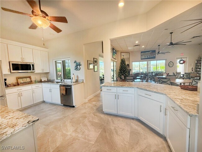 Building Photo - 370 Emerald Bay Cir