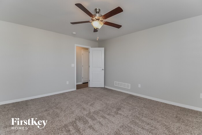 Building Photo - 6470 Chaplin Dr