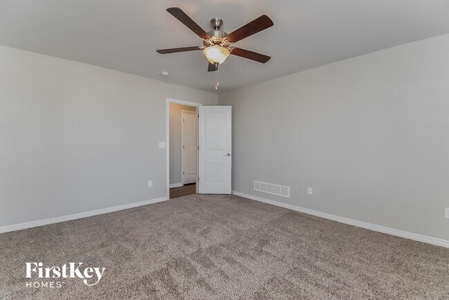 Building Photo - 6470 Chaplin Dr