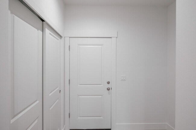 Building Photo - 2443 Roll Tide Ct