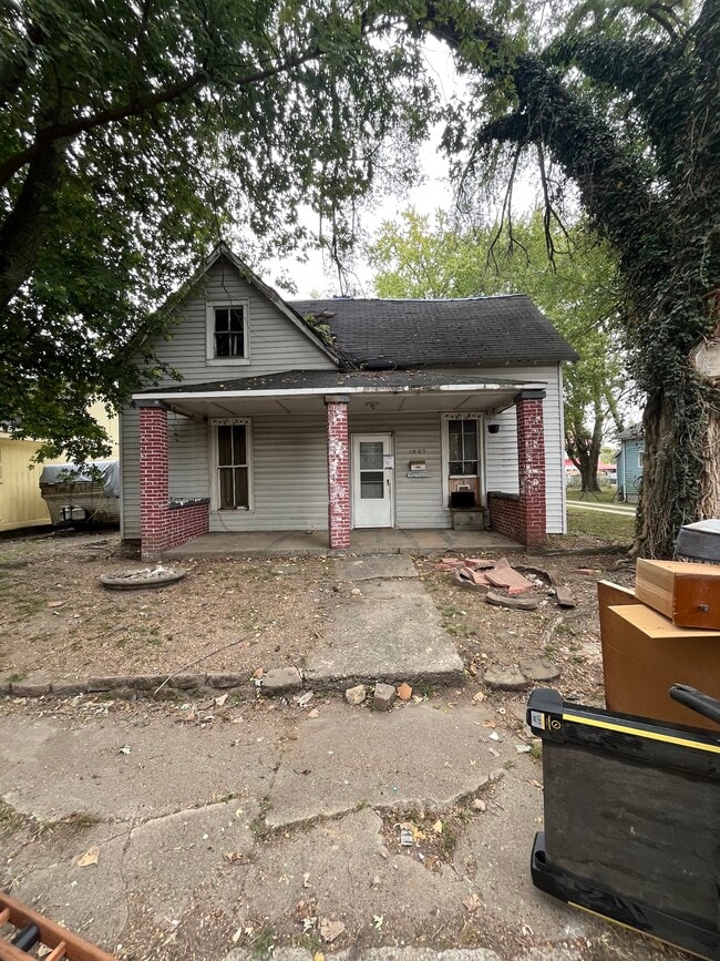 Primary Photo - 1009 Baldwin St