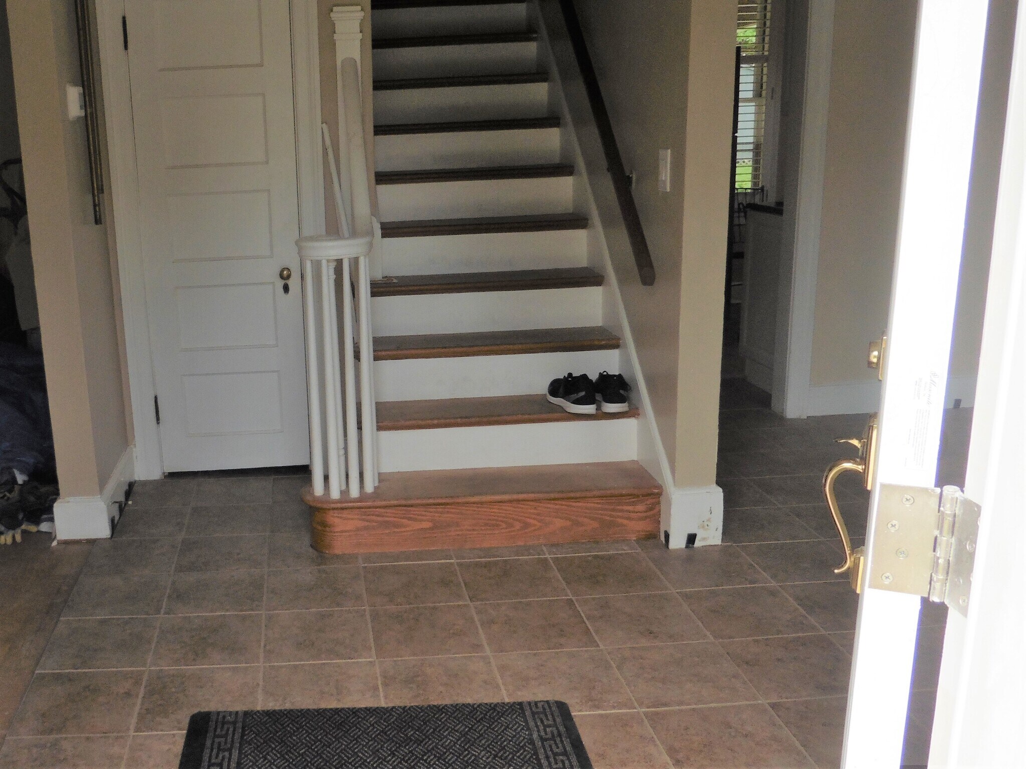 Foyer Entry - 319 Crompton Rd