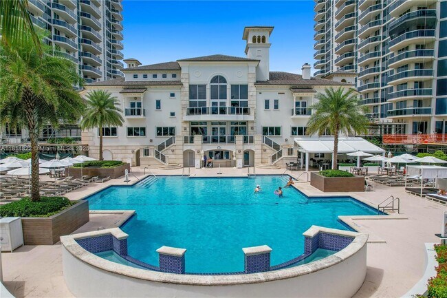 Building Photo - 4779 Collins Ave