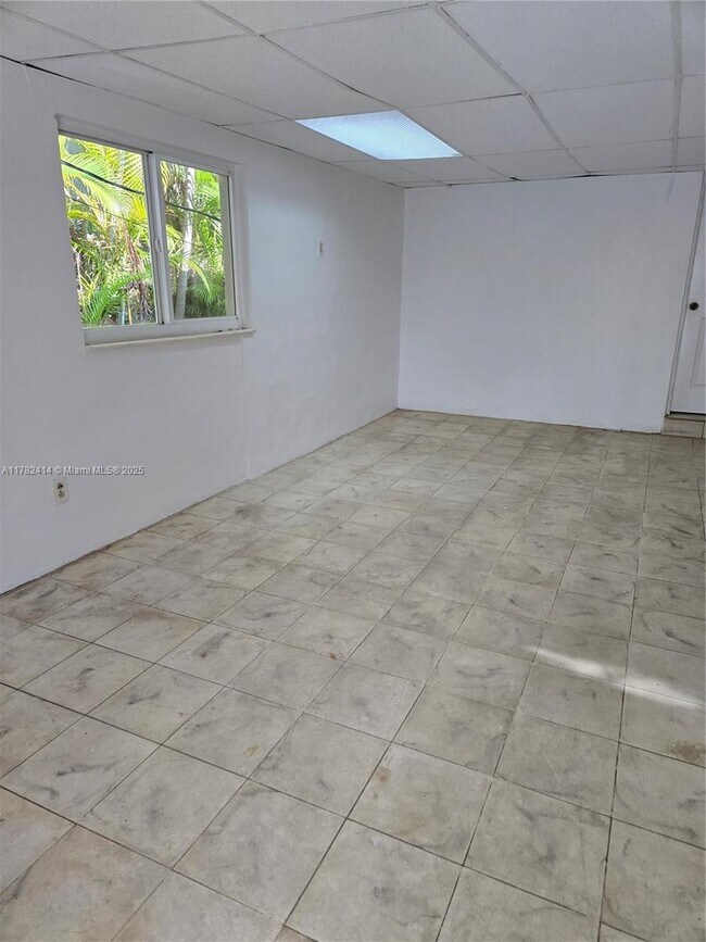 Building Photo - 1500 SW 9th St