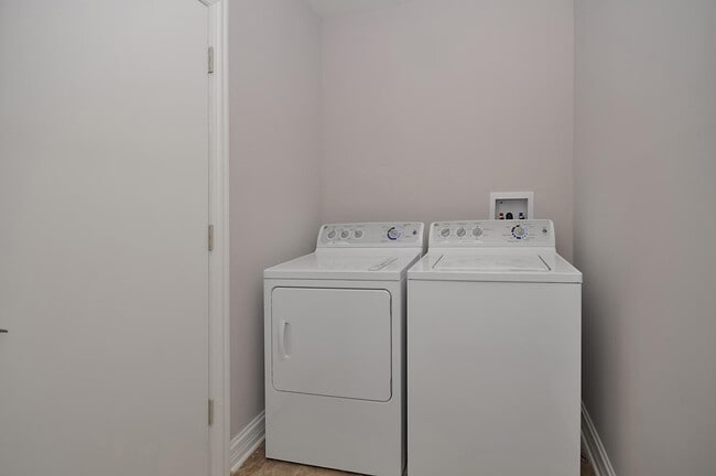 Building Photo - 117 Wilshire Dr