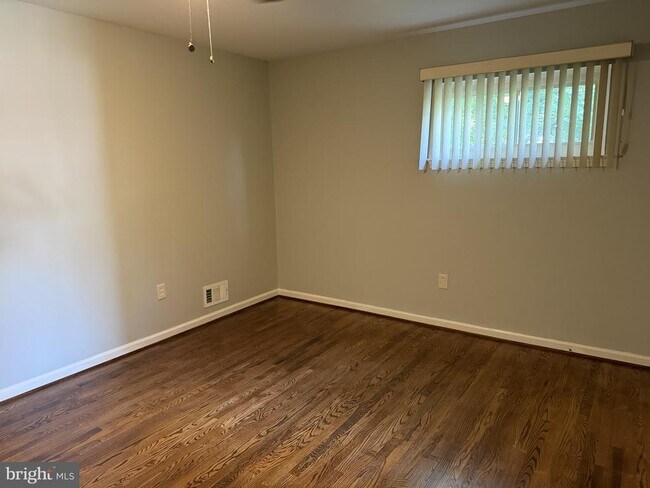 Building Photo - 13100 Cabinwood Dr