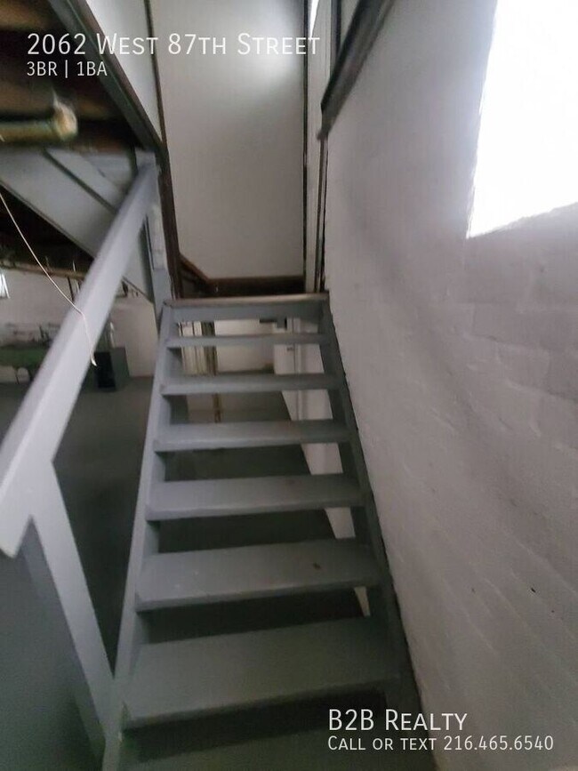 Building Photo - 2062 W 87th St