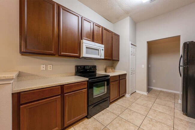 Building Photo - Lakefront Townhome
