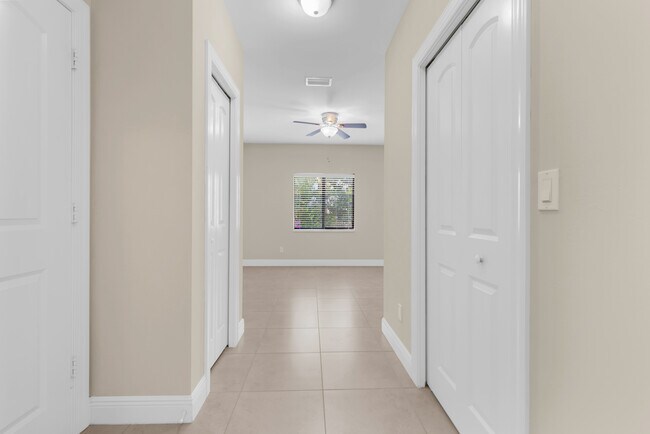 Master bedroom with two closets and En-suite bathroom - 4400 Vanda Dr