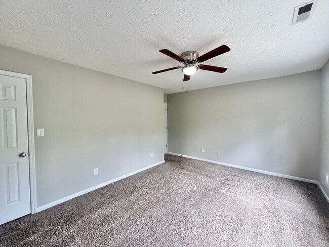 Building Photo - 2019 Spring Creek Dr