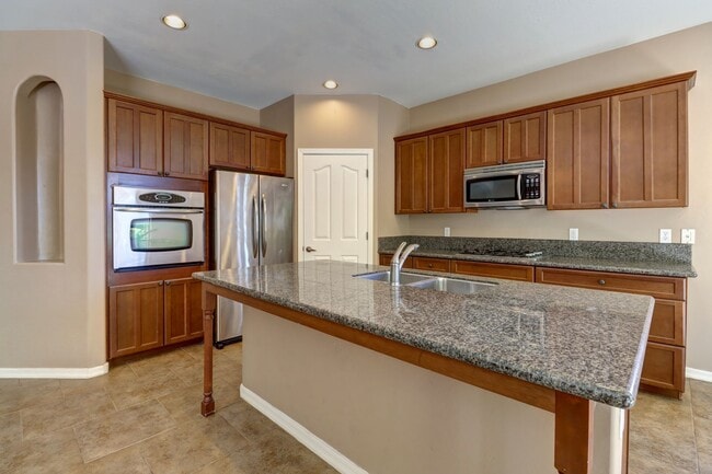 Building Photo - Beautiful 4 bedroom 2 bathroom home in Pre...