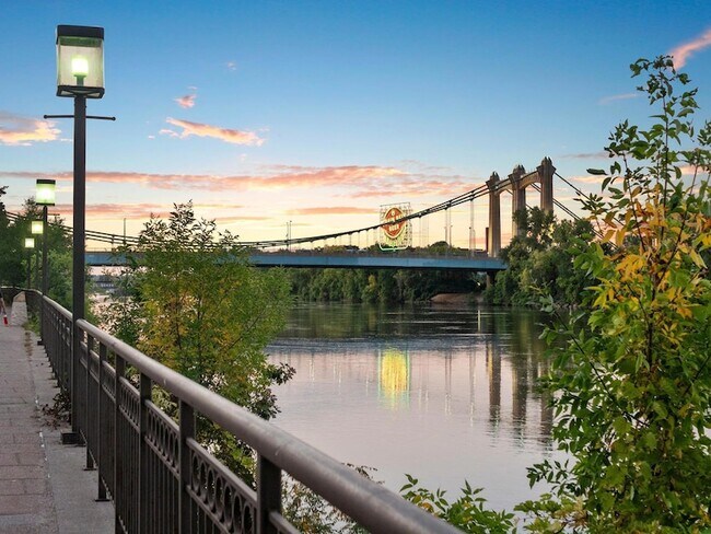 Building Photo - 401 N 2nd St