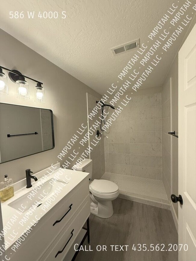 Building Photo - 586 4000 S