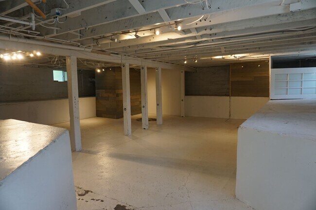 Building Photo - Amazing Remodel Salt Lake Home