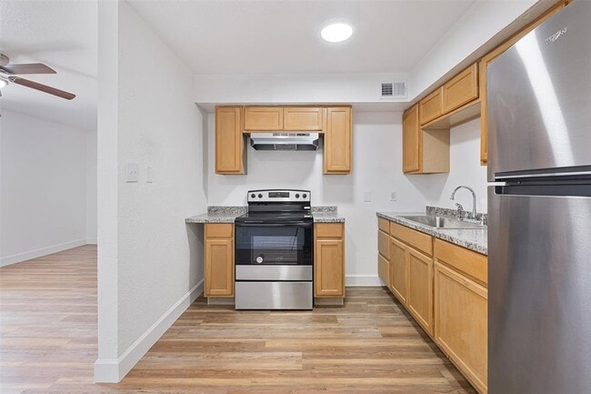 Building Photo - 2217 Mission Hill Dr