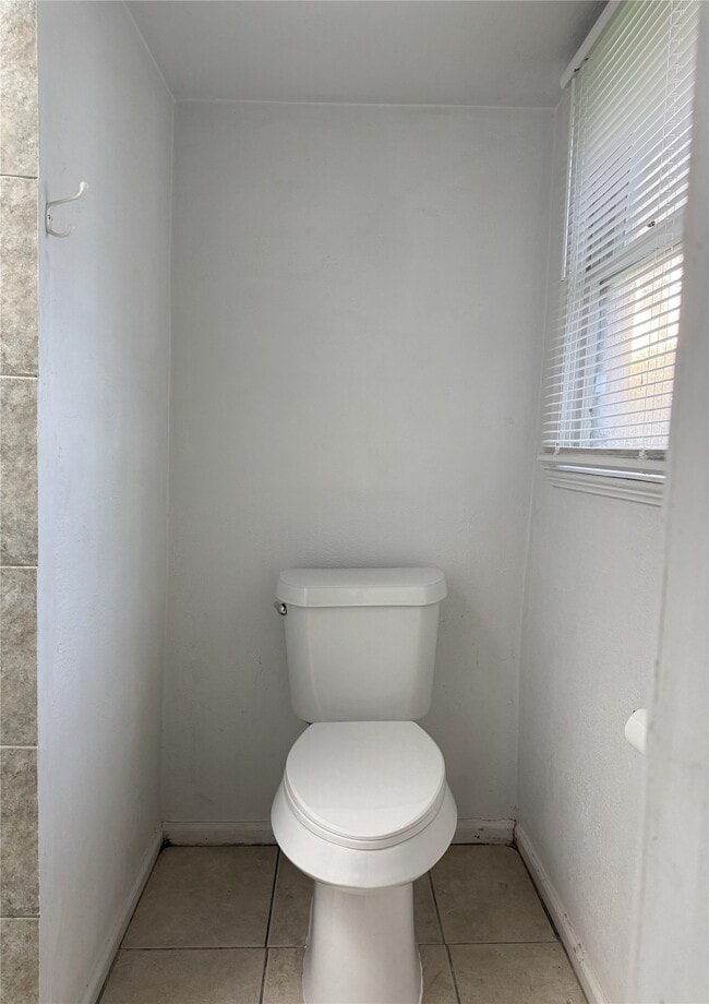 Building Photo - 723-727 W 27th St