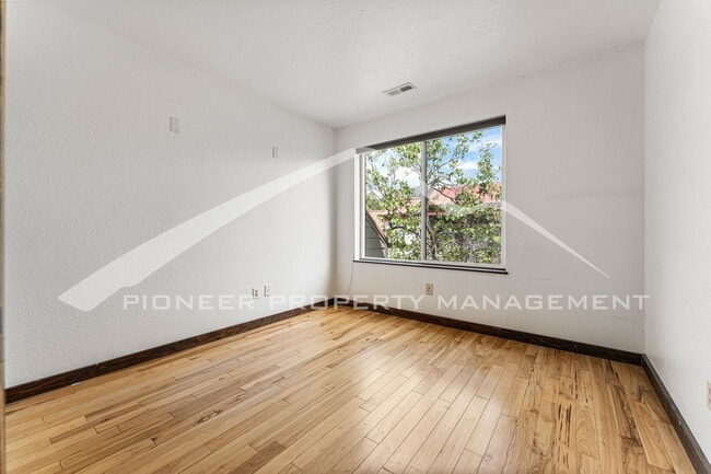 Building Photo - 780 Walnut St