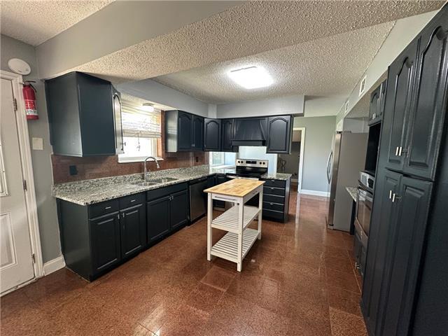 Building Photo - 888 Legion Dr