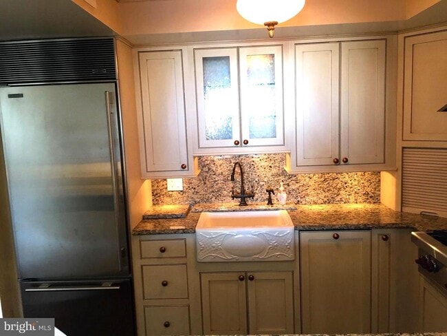 Building Photo - 28 Main St