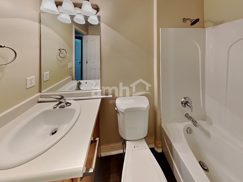 Building Photo - 4452 Heritage Dr