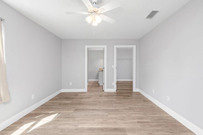 Building Photo - Charming 3-Bedroom Home in Pensacola – Clo...