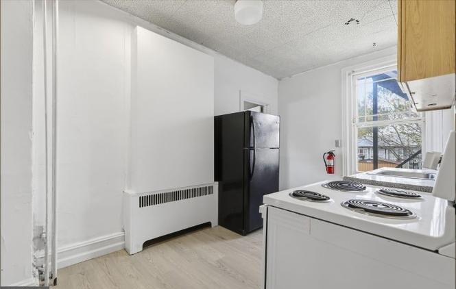 Building Photo - 37 E Stratford Ave