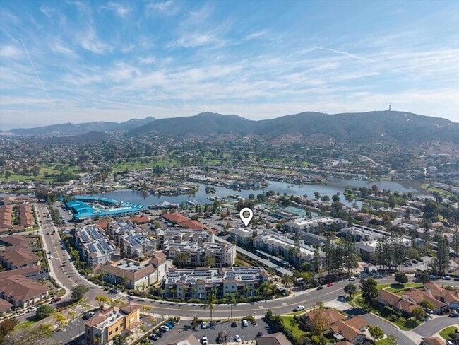 Building Photo - 1560 Circa Del Lago