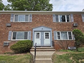Building Photo - 11 Wedgewood Dr
