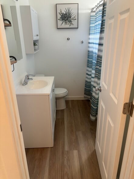 Bathroom - 1168 West Cir