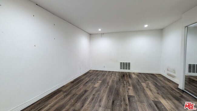 Building Photo - 1696 Palisades Dr