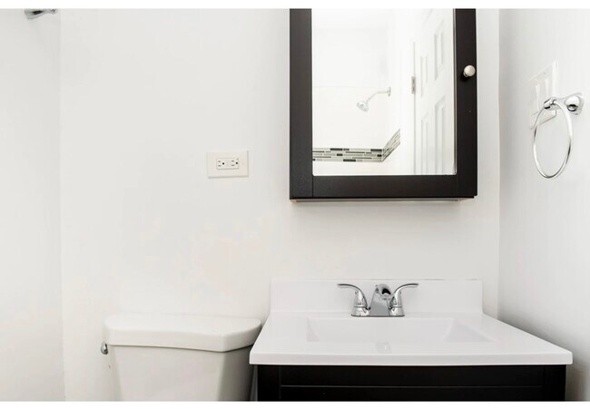 Building Photo - 1056 W Lill Ave