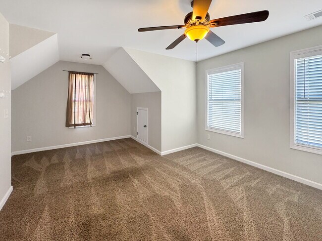 Building Photo - Now Available in Heritage Pointe!