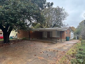 Building Photo - Recently renovated 3 bed 2 bath in Southaven