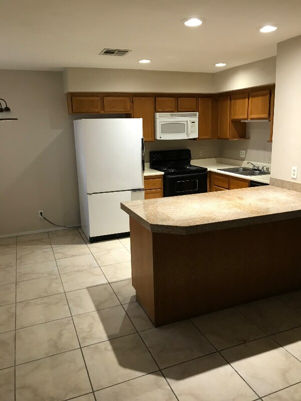 Building Photo - 7941 Decker Canyon Dr