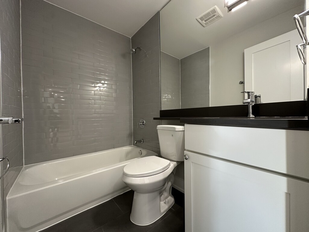 Building Photo - 535 W Aldine Ave