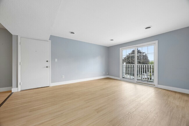 Building Photo - 244 Mt Vernon St