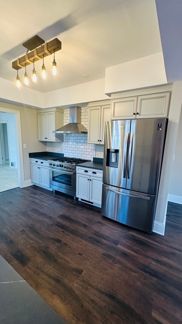 Building Photo - 124 W Crystal Lake Ave