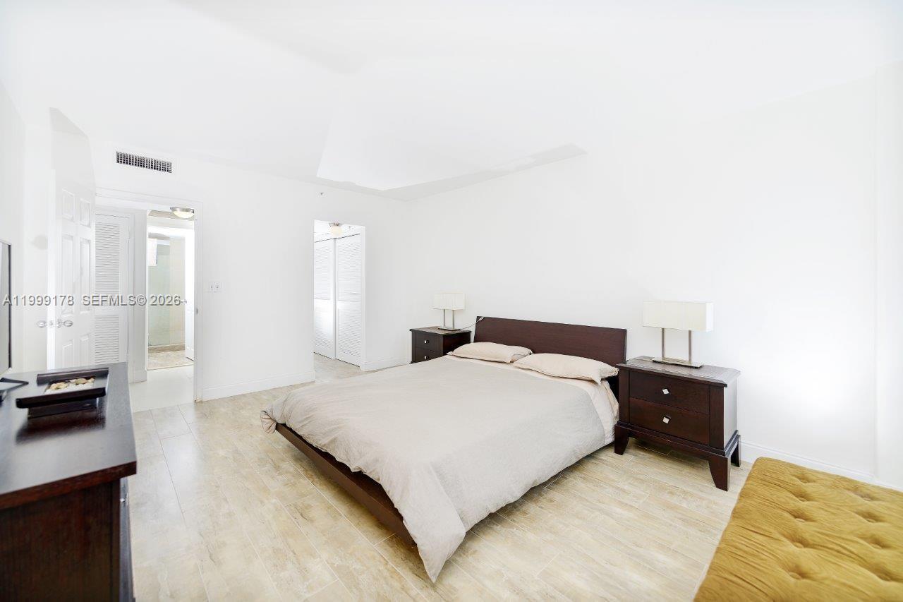 Building Photo - 1500 Bay Dr