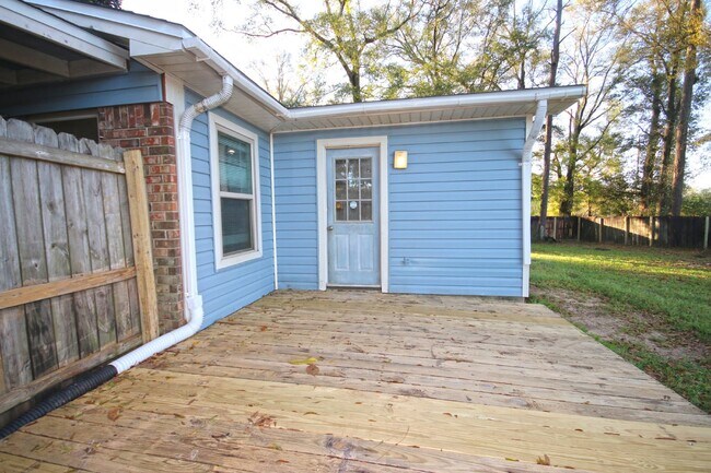 Building Photo - 3-Bedroom Home on Quiet Cul-De-Sac in Northeast Pensacola with Fully Fenced Yard –